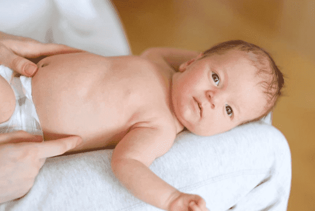 新生婴儿头发少怎么回事?